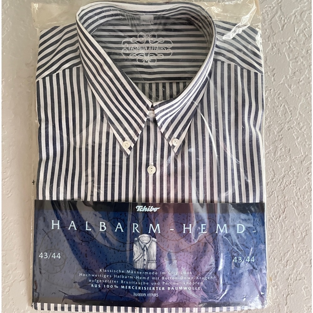 Fashion Men's Short sleeve shirt,Size: 43-44，color : White and blue.